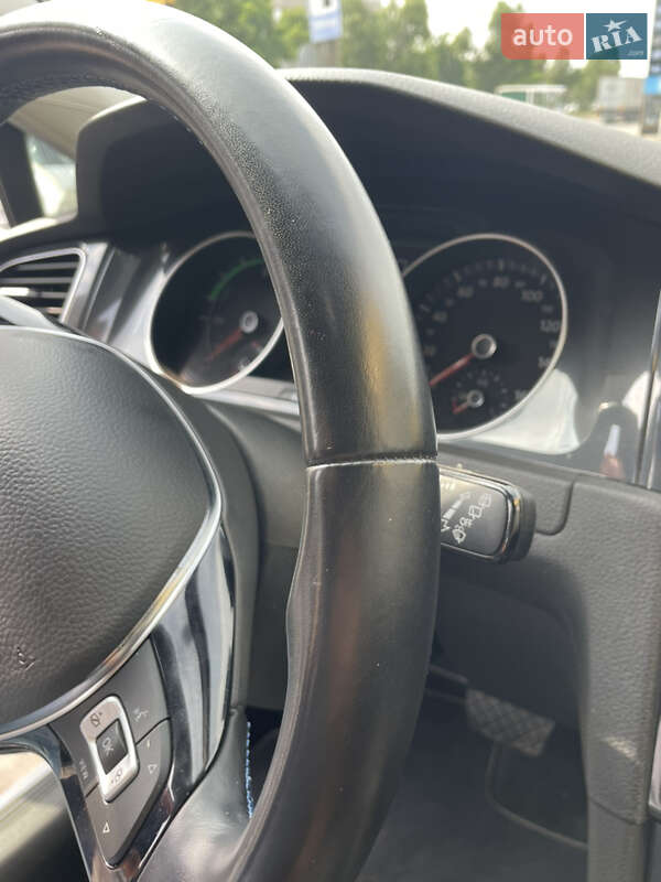 Хетчбек Volkswagen e-Golf 2020 в Дніпрі