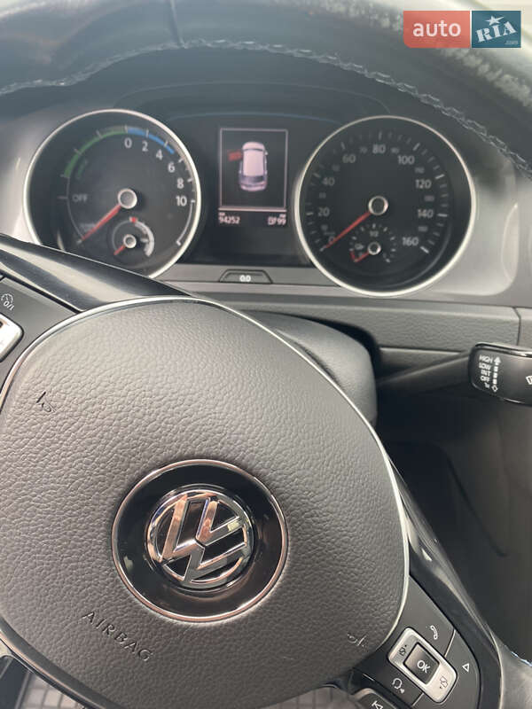 Хетчбек Volkswagen e-Golf 2014 в Дніпрі