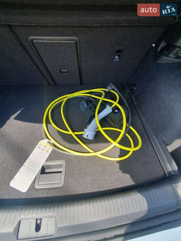 Хэтчбек Volkswagen e-Golf 2018 в Стрые фото 19 Хэтчбек Volkswagen e-Golf 2018 в Стрые