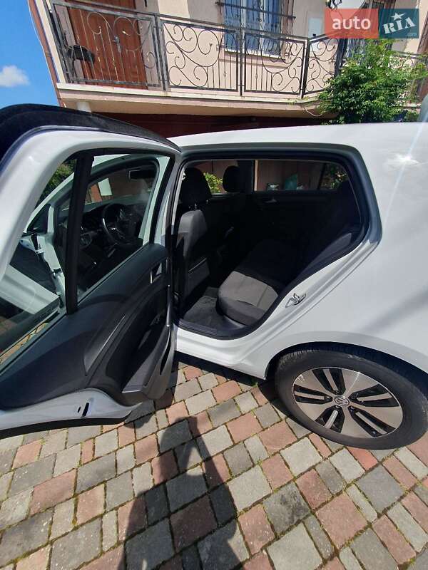 Хэтчбек Volkswagen e-Golf 2018 в Стрые фото 24 Хэтчбек Volkswagen e-Golf 2018 в Стрые
