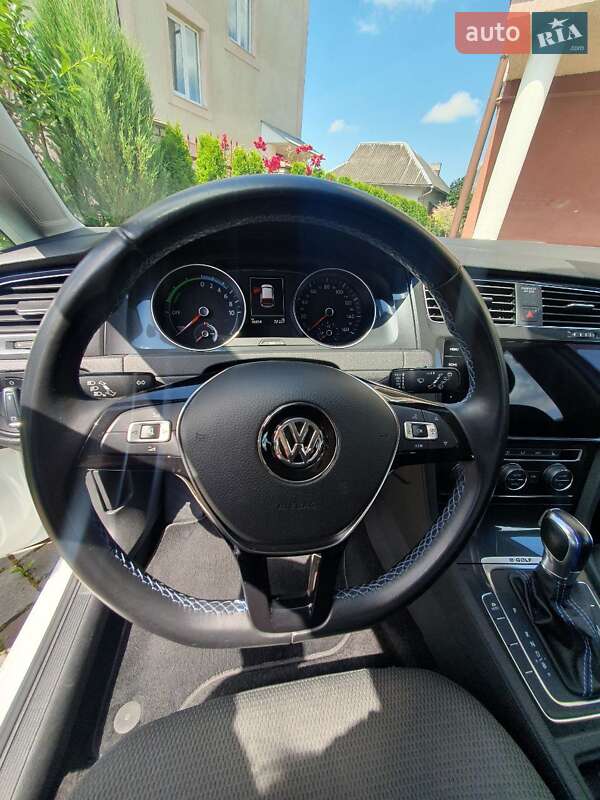 Хэтчбек Volkswagen e-Golf 2018 в Стрые фото 26 Хэтчбек Volkswagen e-Golf 2018 в Стрые