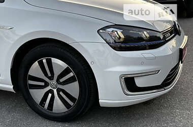 Хетчбек Volkswagen e-Golf 2016 в 