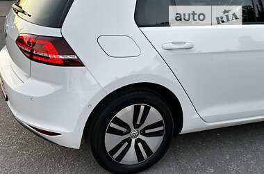 Хетчбек Volkswagen e-Golf 2016 в 