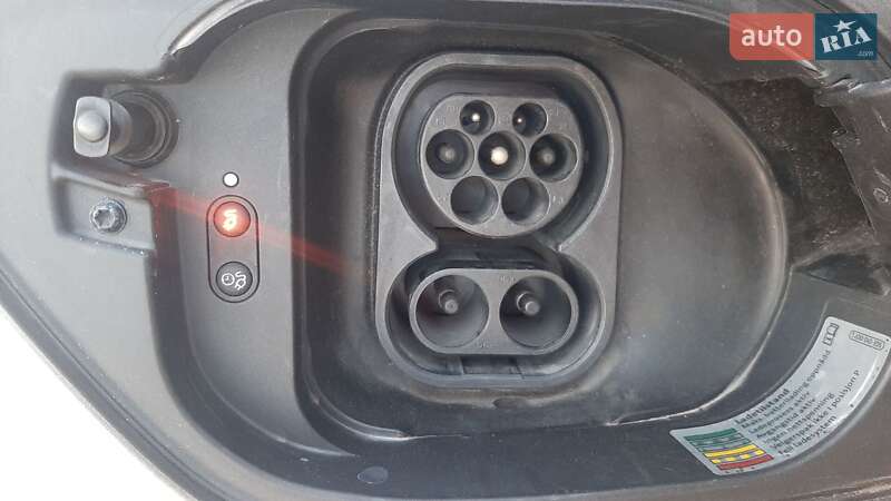 Хэтчбек Volkswagen e-Golf 2015 в Киеве