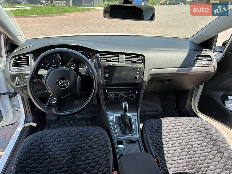 Хетчбек Volkswagen e-Golf 2017 в Івано-Франківську фото 15 Хетчбек Volkswagen e-Golf 2017 в Івано-Франківську