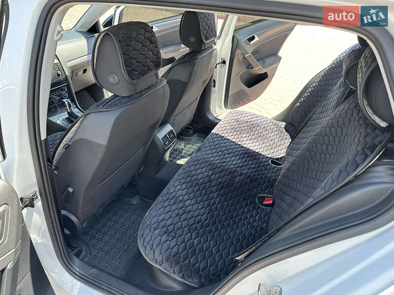 Хетчбек Volkswagen e-Golf 2017 в Івано-Франківську фото 16 Хетчбек Volkswagen e-Golf 2017 в Івано-Франківську