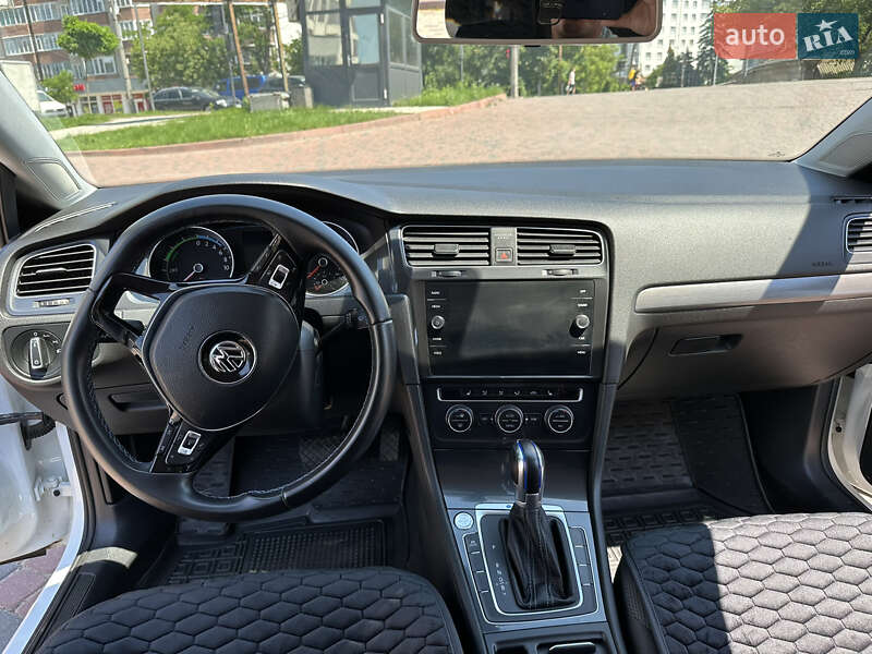 Хетчбек Volkswagen e-Golf 2017 в Івано-Франківську фото 20 Хетчбек Volkswagen e-Golf 2017 в Івано-Франківську