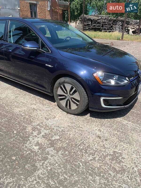 Хэтчбек Volkswagen e-Golf 2015 в Покрове