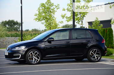 Хетчбек Volkswagen e-Golf 2018 в 