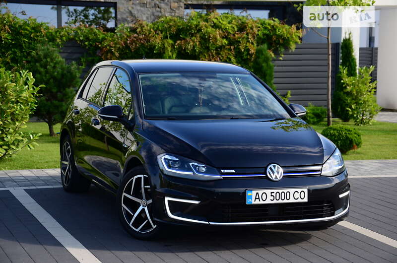 Хетчбек Volkswagen e-Golf 2018 в 