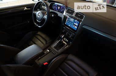 Хетчбек Volkswagen e-Golf 2018 в 