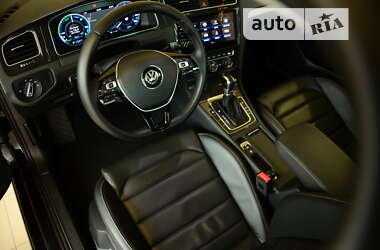Хетчбек Volkswagen e-Golf 2018 в 