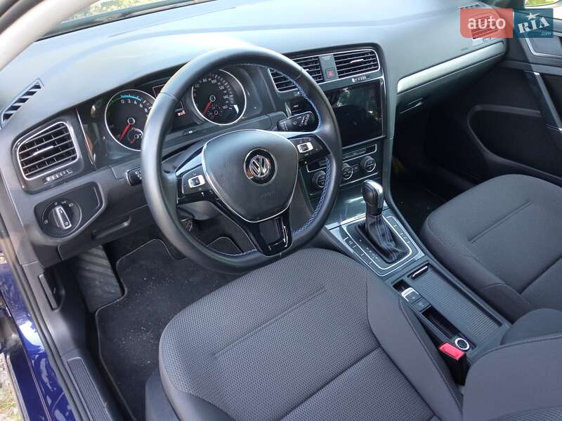 Хетчбек Volkswagen e-Golf 2020 в Чернівцях