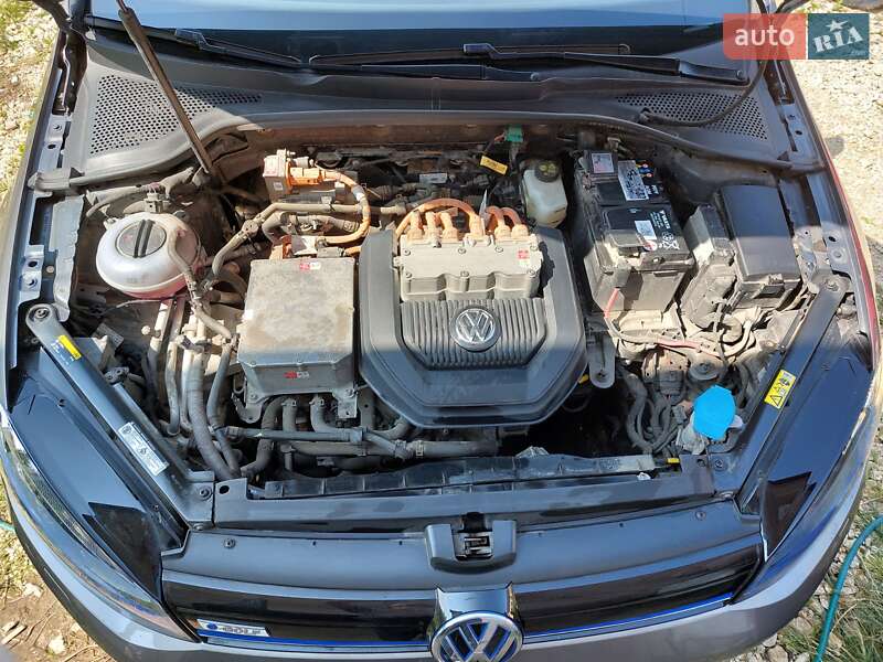Хэтчбек Volkswagen e-Golf 2016 в Тернополе