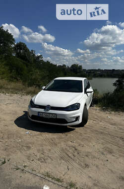 Хетчбек Volkswagen e-Golf 2015 в Дніпрі