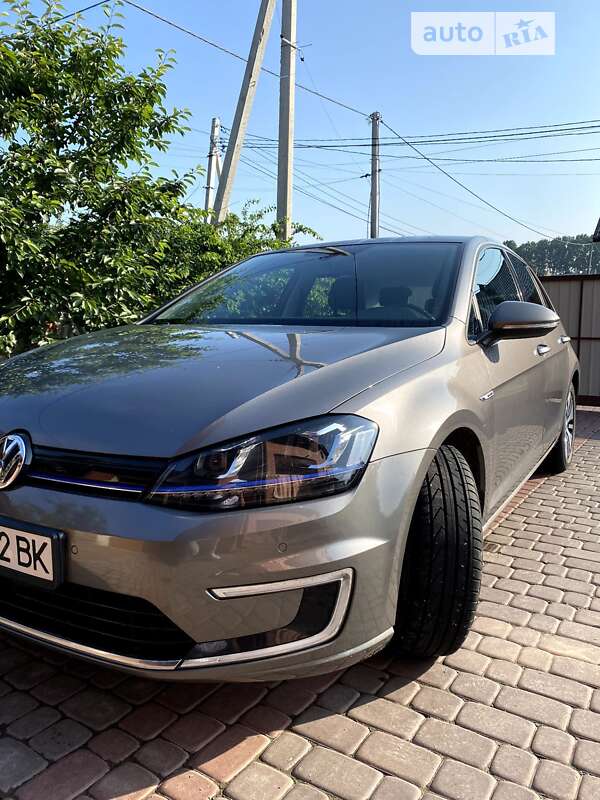 Хэтчбек Volkswagen e-Golf 2015 в Виннице