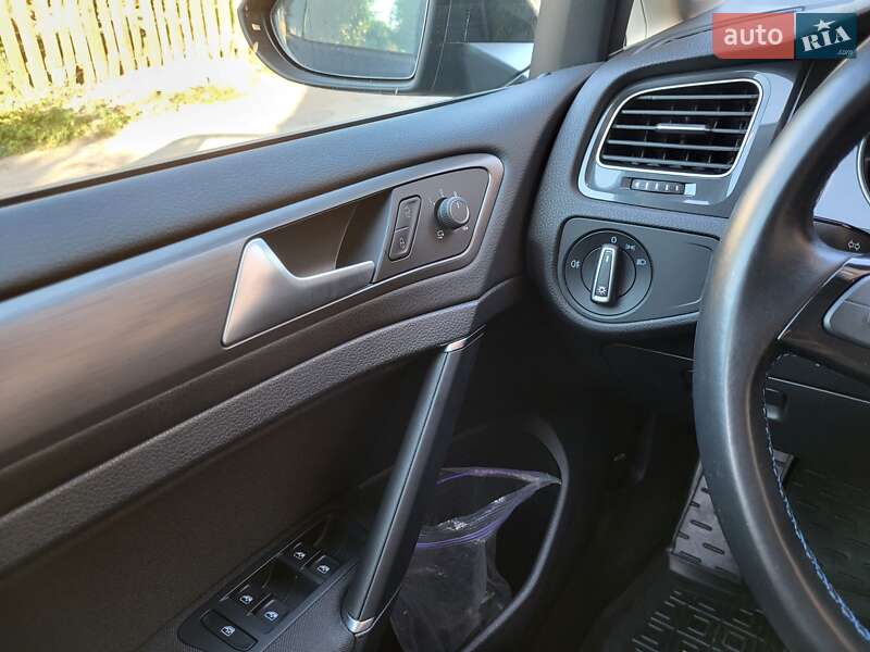 Хетчбек Volkswagen e-Golf 2019 в Житомирі