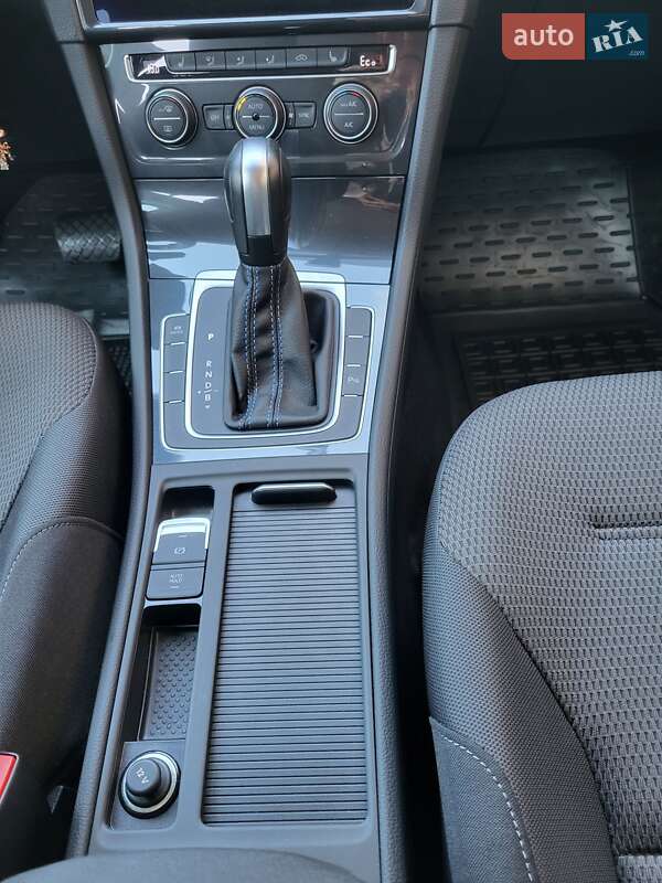 Хетчбек Volkswagen e-Golf 2019 в Житомирі