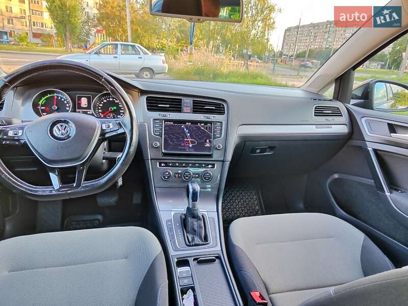 Хетчбек Volkswagen e-Golf 2015 в Харкові
