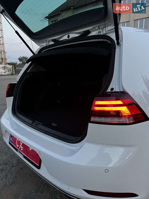 Хетчбек Volkswagen e-Golf 2020 в Івано-Франківську