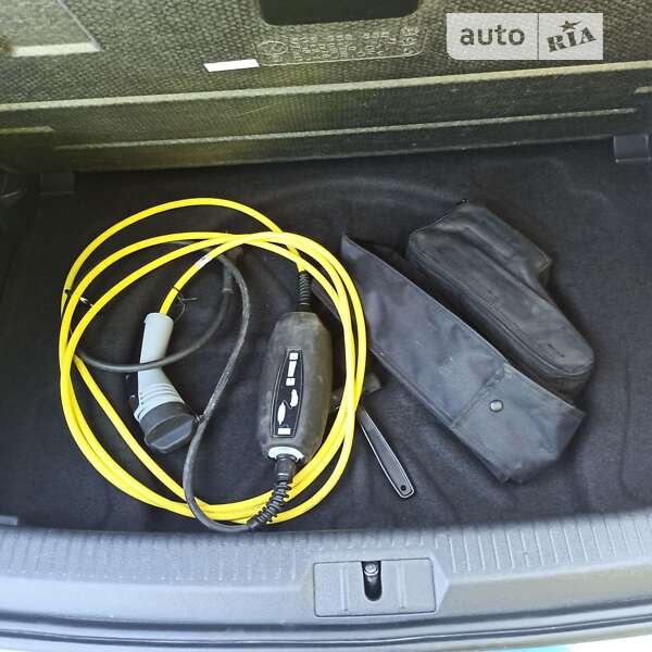 Хетчбек Volkswagen e-Golf 2015 в Старокостянтинові фото 94 Хетчбек Volkswagen e-Golf 2015 в Старокостянтинові