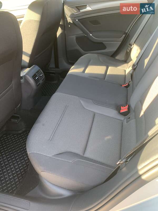 Хетчбек Volkswagen e-Golf 2020 в Хмельницькому фото 22 Хетчбек Volkswagen e-Golf 2020 в Хмельницькому