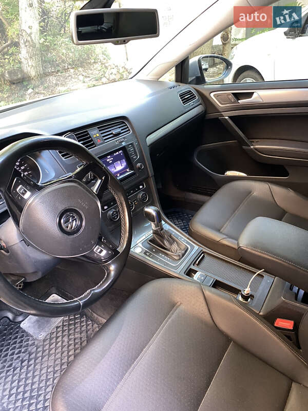 Хетчбек Volkswagen e-Golf 2014 в Дніпрі