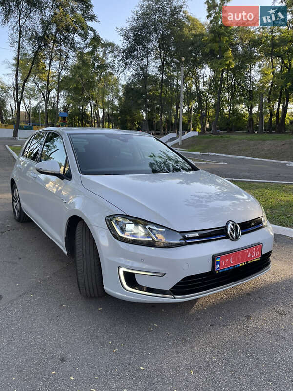 Хэтчбек Volkswagen e-Golf 2017 в Каменском