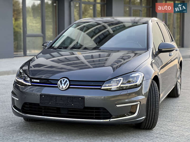 Хэтчбек Volkswagen e-Golf 2017 в Новояворовске