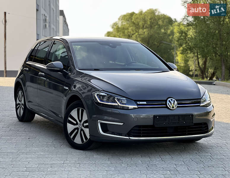 Хэтчбек Volkswagen e-Golf 2017 в Новояворовске