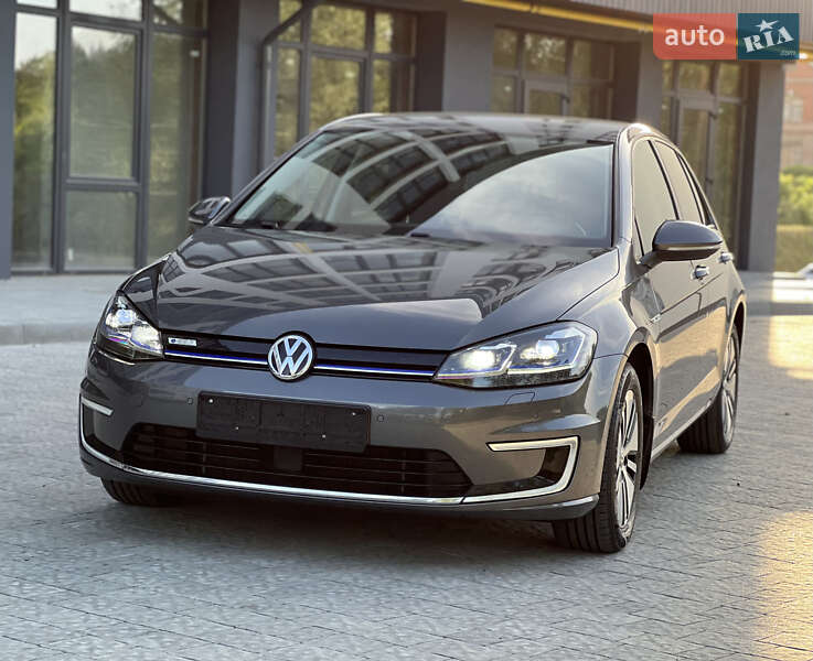 Хэтчбек Volkswagen e-Golf 2017 в Новояворовске