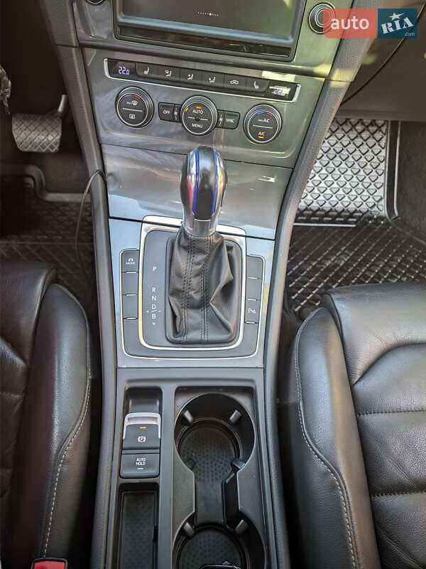 Хетчбек Volkswagen e-Golf 2015 в Львові