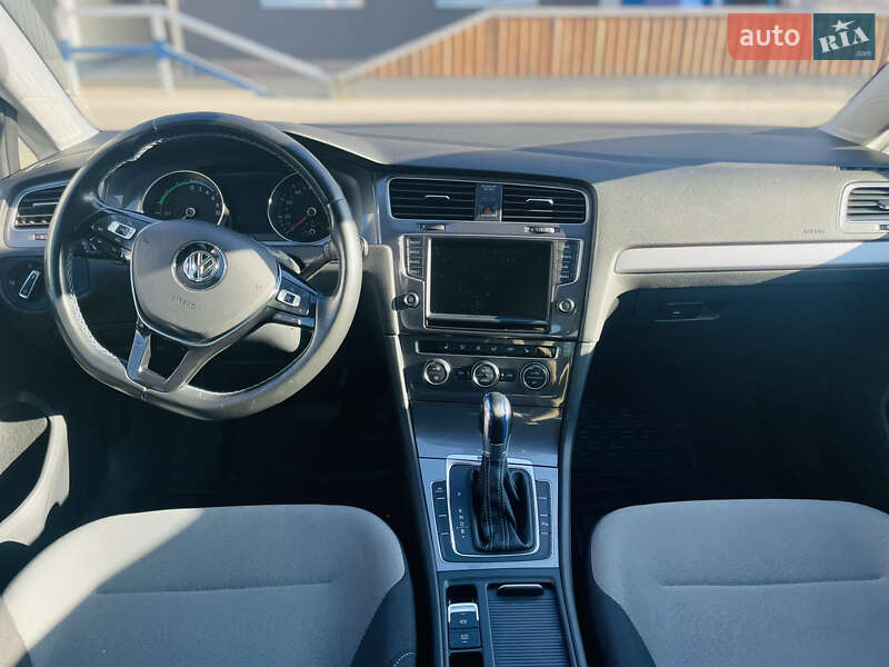 Хетчбек Volkswagen e-Golf 2016 в Львові