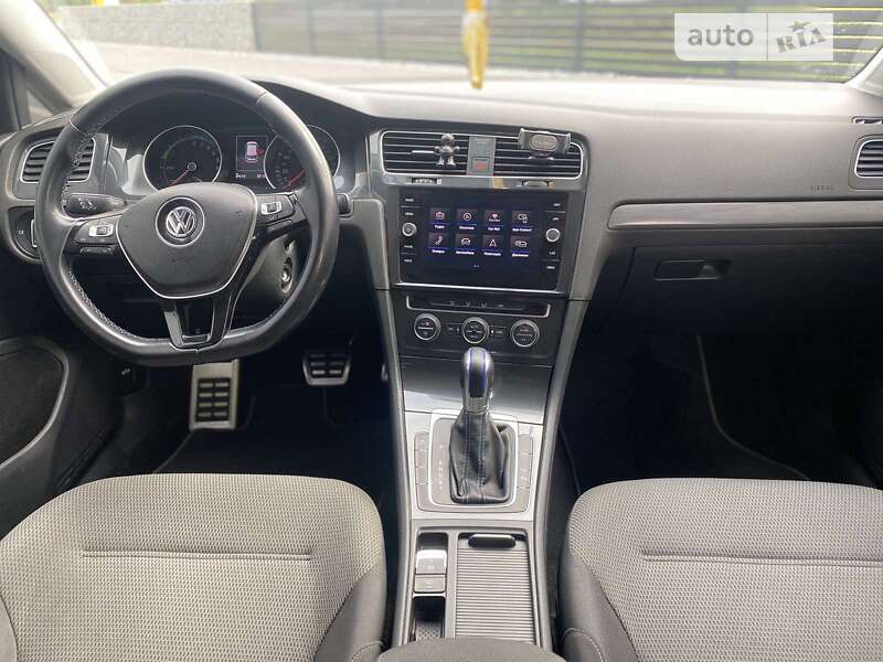 Хэтчбек Volkswagen e-Golf 2019 в Ужгороде