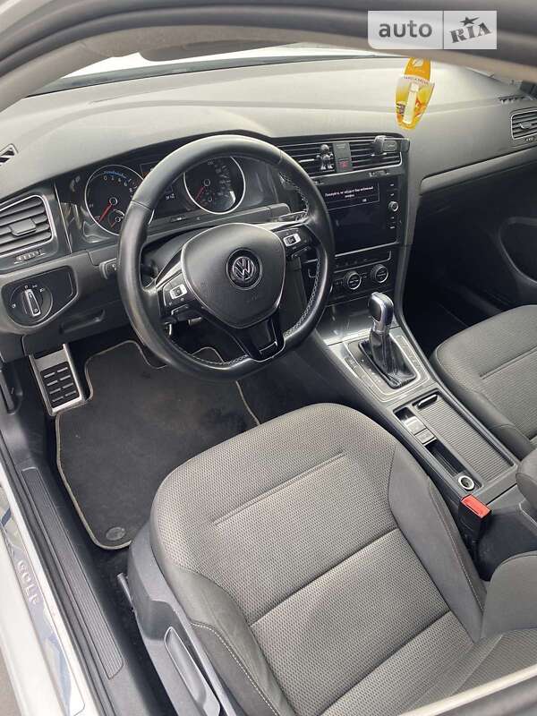 Хэтчбек Volkswagen e-Golf 2019 в Ужгороде