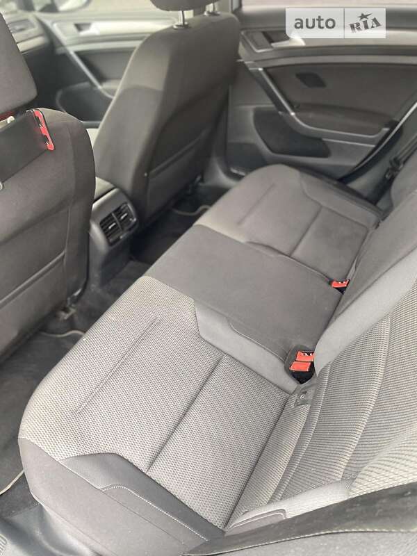 Хэтчбек Volkswagen e-Golf 2019 в Ужгороде