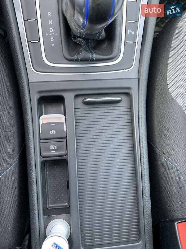 Хетчбек Volkswagen e-Golf 2015 в Львові