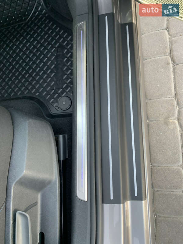 Хетчбек Volkswagen e-Golf 2015 в Львові