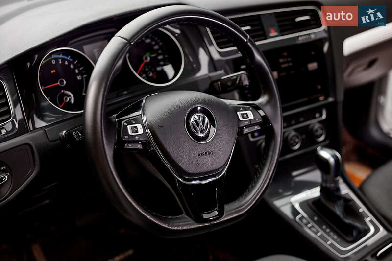 Хетчбек Volkswagen e-Golf 2020 в Дніпрі