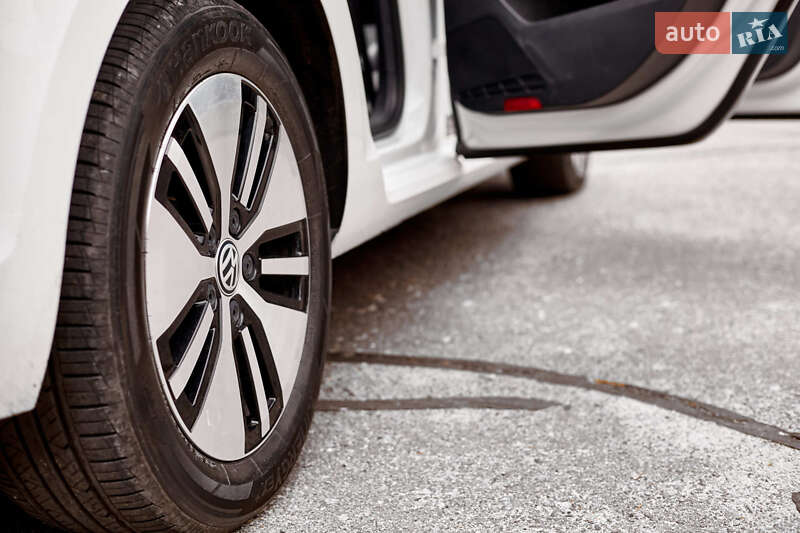 Хетчбек Volkswagen e-Golf 2020 в Дніпрі