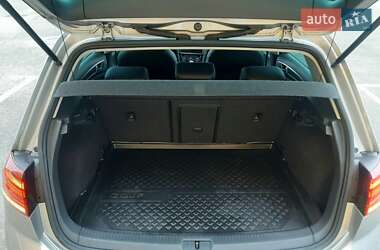 Хэтчбек Volkswagen e-Golf 2017 в 