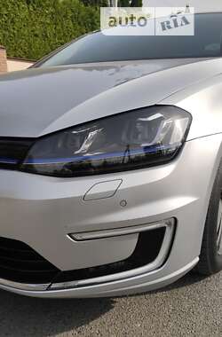 Хетчбек Volkswagen e-Golf 2016 в Києві