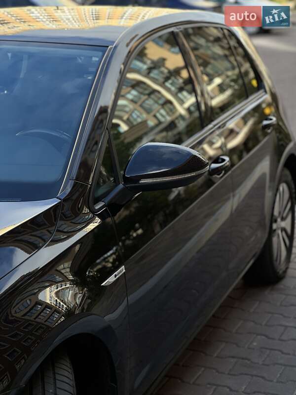 Хетчбек Volkswagen e-Golf 2017 в Софіївській Борщагівці