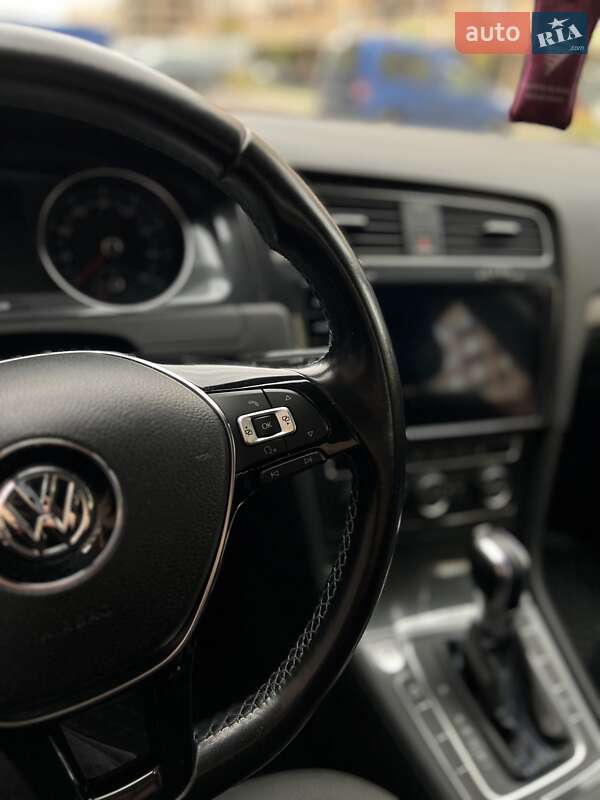 Хетчбек Volkswagen e-Golf 2017 в Софіївській Борщагівці