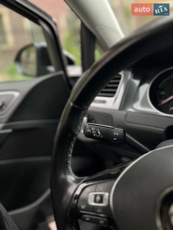 Хетчбек Volkswagen e-Golf 2017 в Софіївській Борщагівці