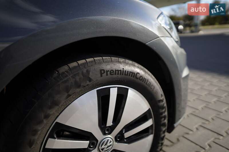 Хетчбек Volkswagen e-Golf 2018 в Житомирі