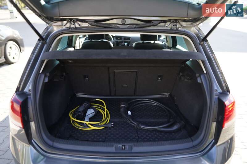 Хетчбек Volkswagen e-Golf 2018 в Житомирі