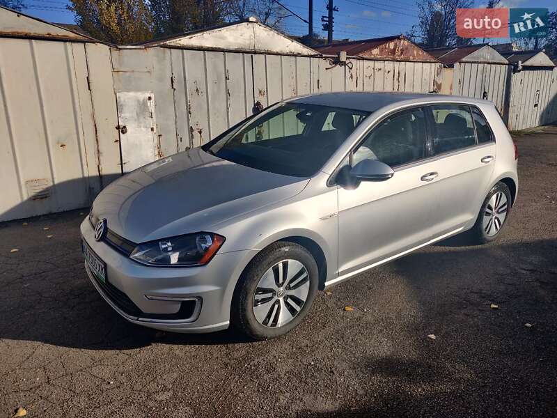 Хэтчбек Volkswagen e-Golf 2015 в Киеве