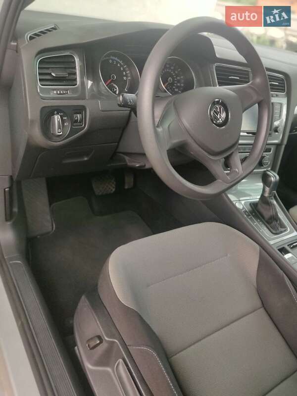 Хэтчбек Volkswagen e-Golf 2015 в Киеве