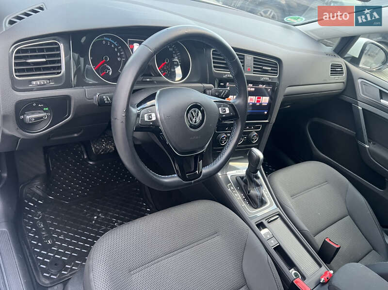 Хэтчбек Volkswagen e-Golf 2020 в Новоселице